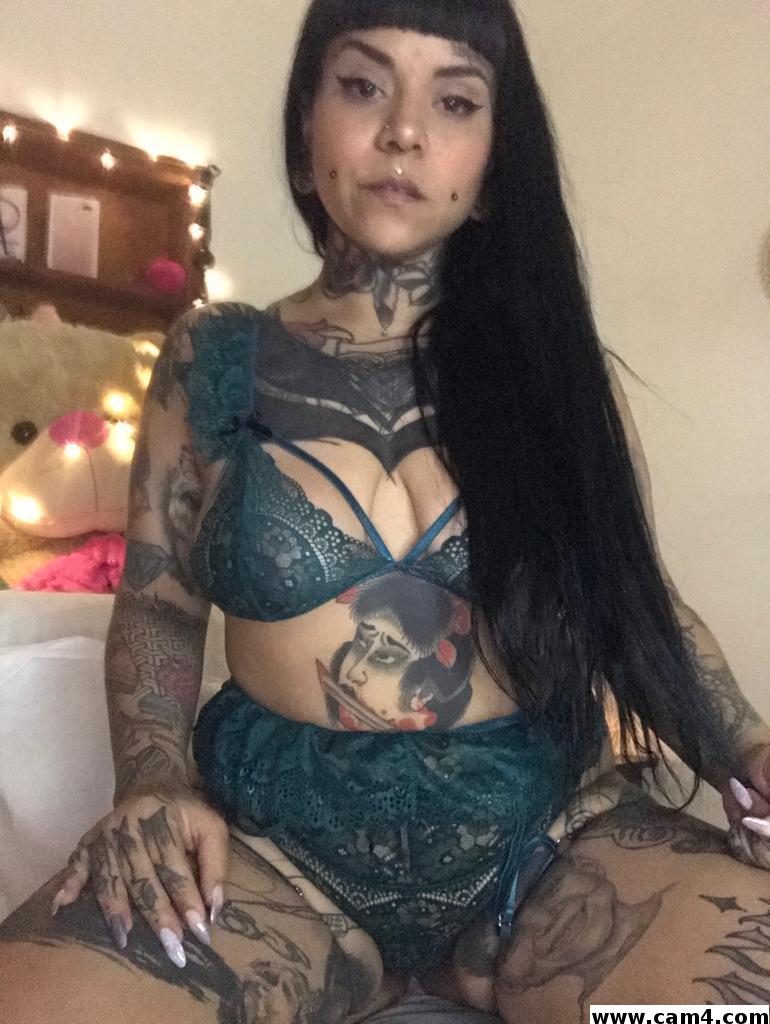 Entretien avec webcam tatoué latine Reine Misslonely23